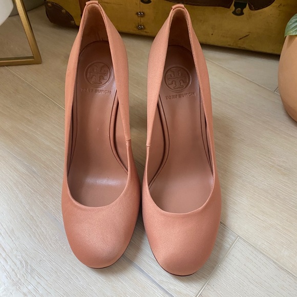 Tory Burch Ciara rosebud jeweled heel shoes 9 - Picture 4 of 11